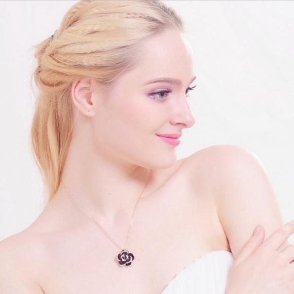 ❣️2 for $30❣️Rose Pendant Necklace - Picture 2 of 3